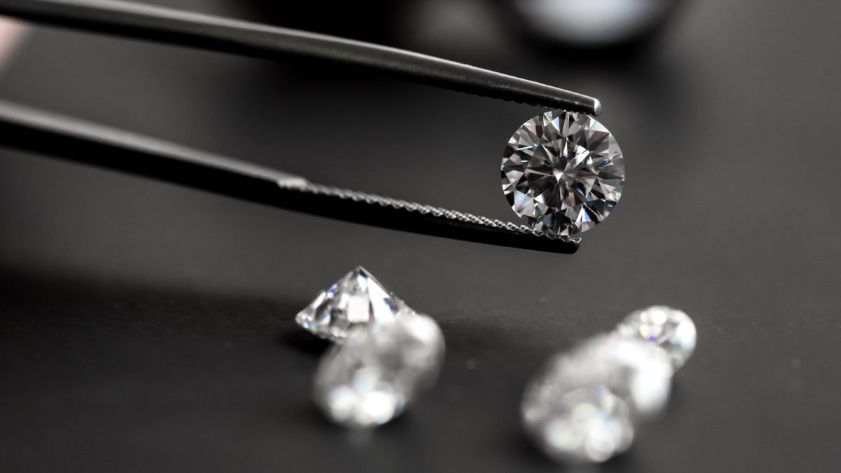 Blockchains Are Forever? Diamond Giant De Beers Unveils DLT Strategy